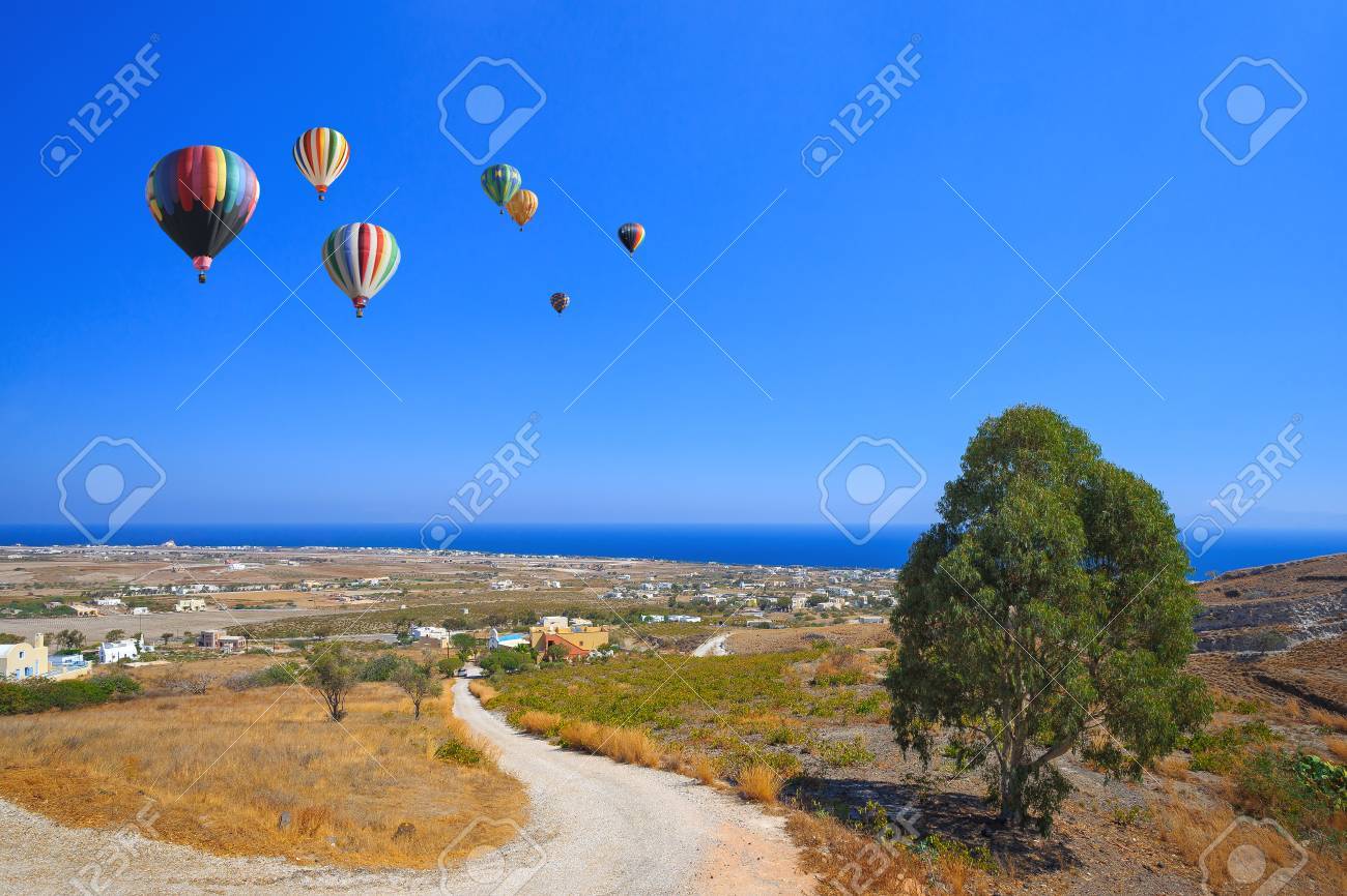 Luftballons Fliegen Uber Das Tal Von Kreta In Richtung Meer