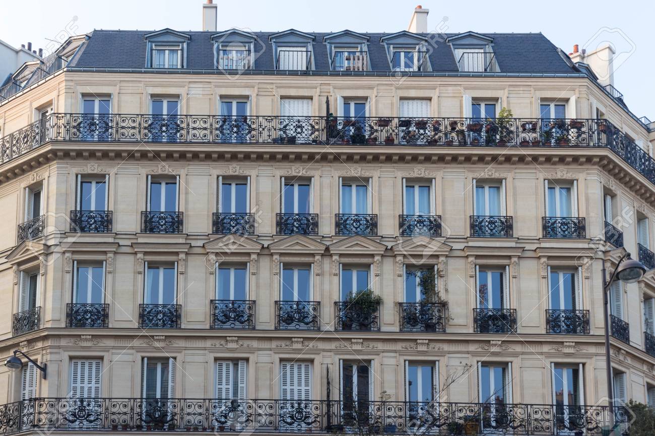 パリの建物 フランスの伝統的なファサード の写真素材 画像素材 Image