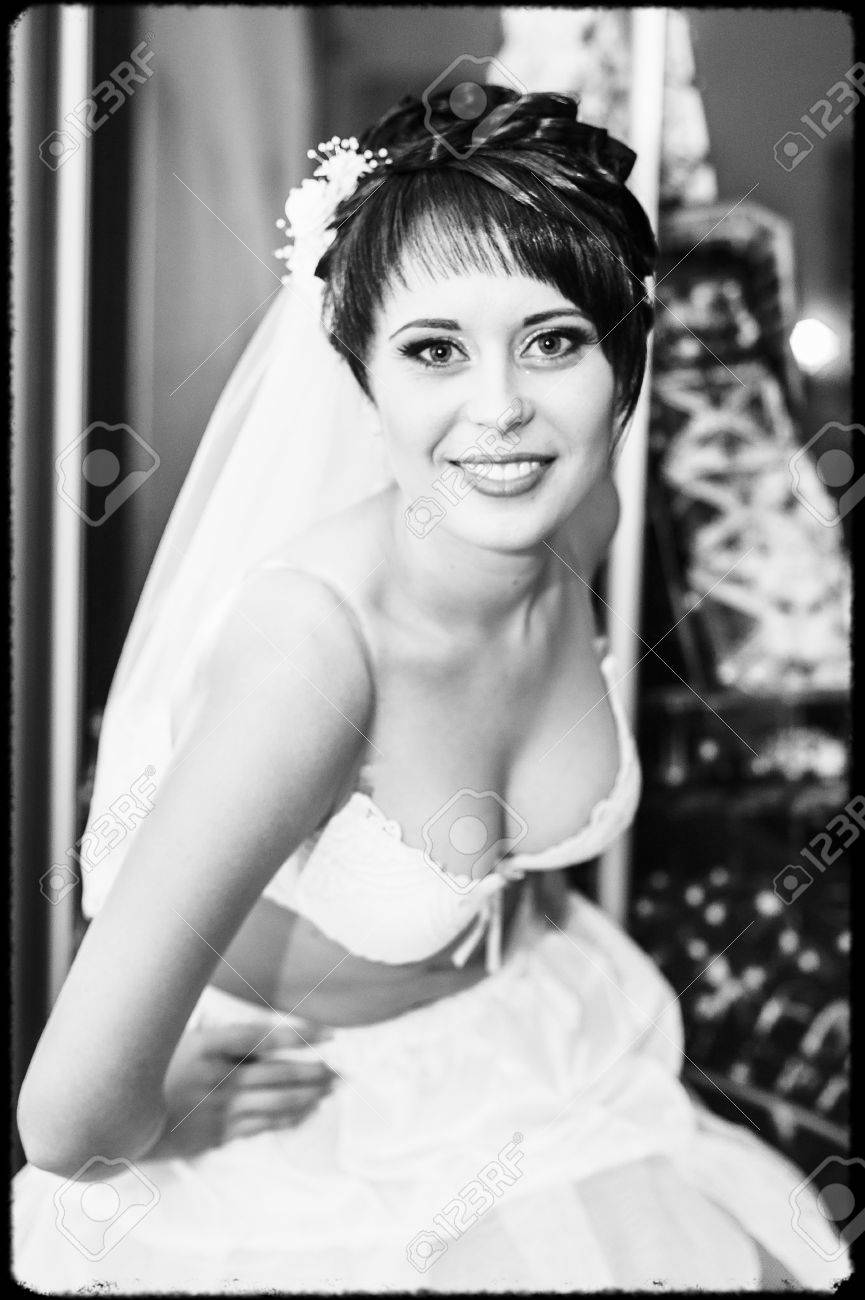 ANDREI KOVNIR www.azzfotoNude Bride Striptease