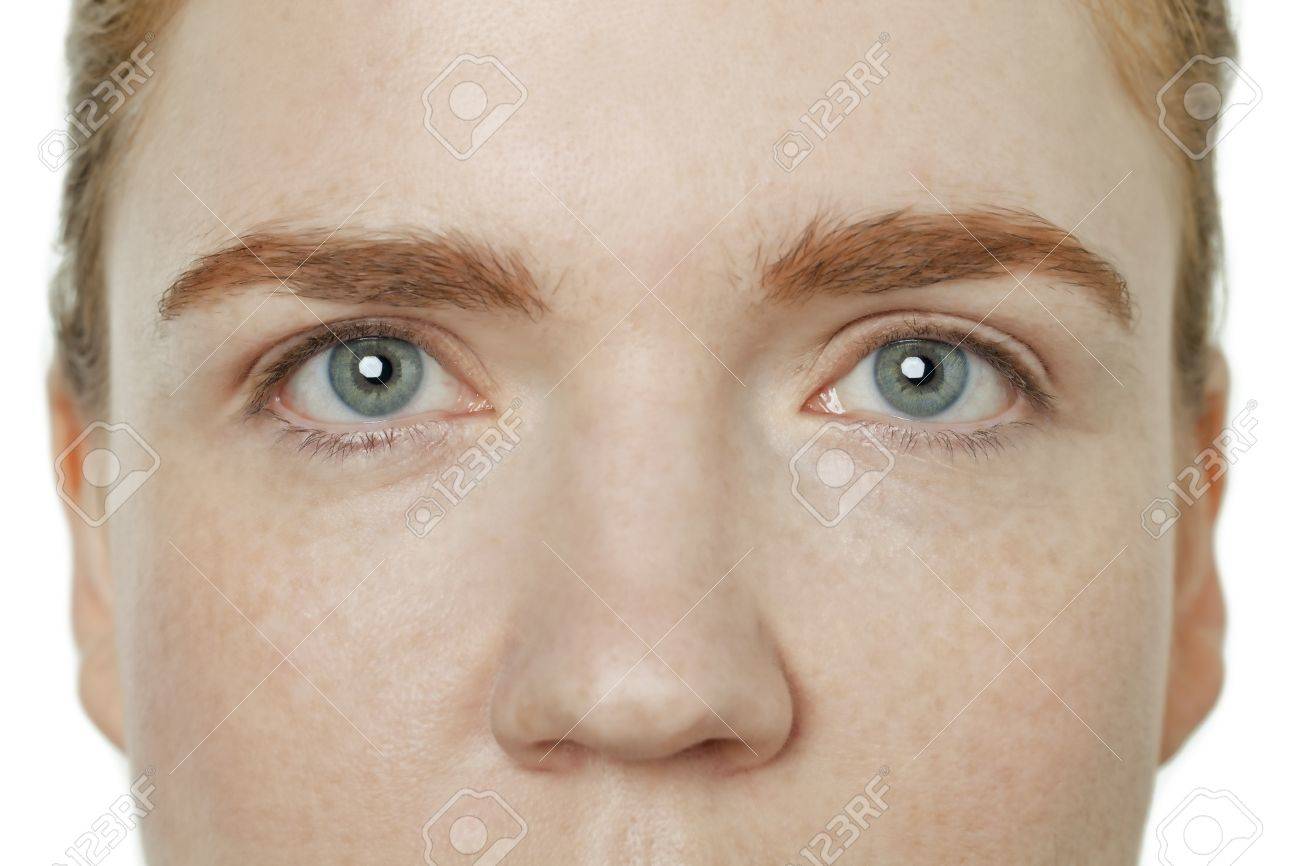 白人女性の青灰色の瞳 の写真素材 画像素材 Image