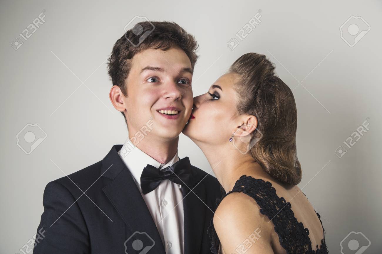 Get Maedchen maedchen kuesst Desktop Wallpaper Free Maedchen Maedchen Kuesst