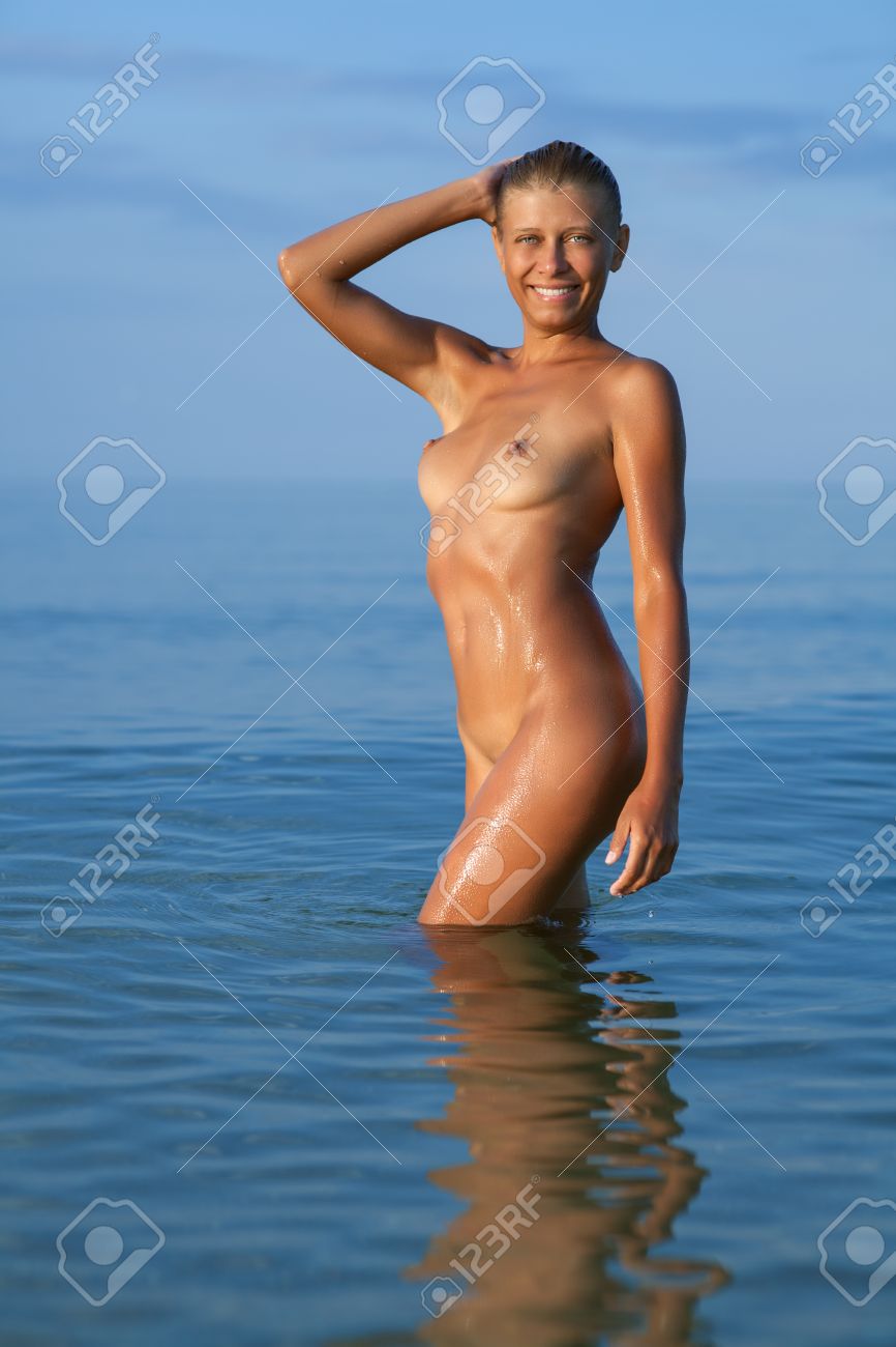 Schöne frauen nackt am meer