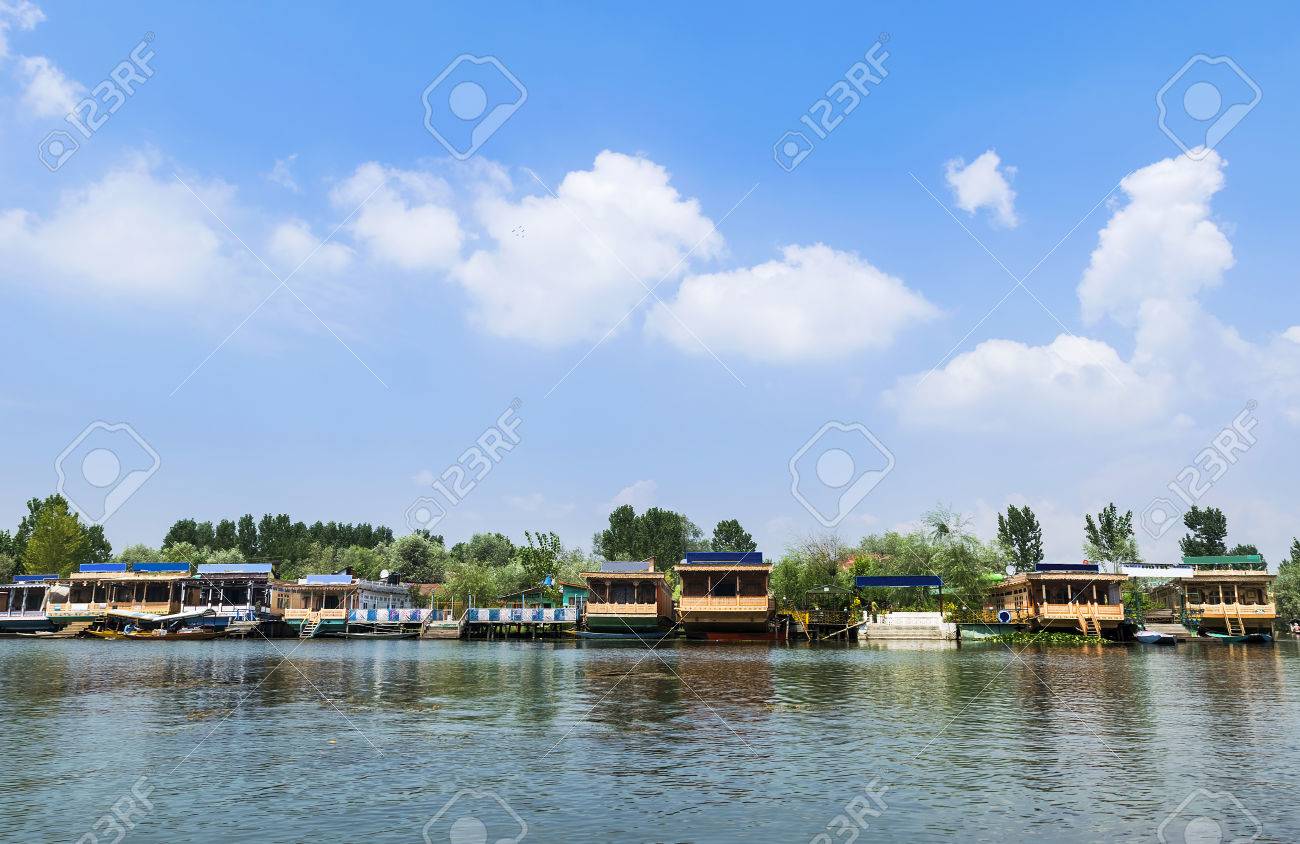美しいハウスボートとダル湖 スリナガル カシミール インド ホテル の写真素材 画像素材 Image