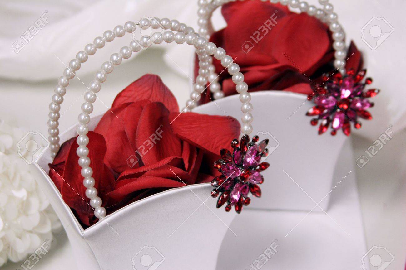 red and white flower girl baskets