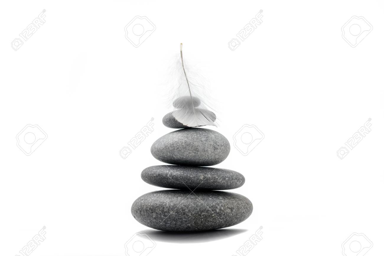 Meditation Steine Und Feder Isoliert Auf Weissem Hintergrund Lizenzfreie Fotos Bilder Und Stock Fotografie Image