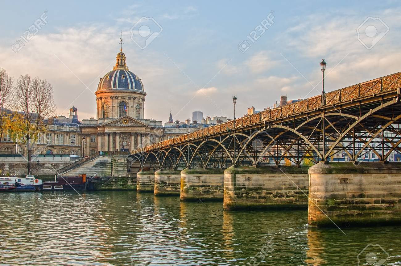 Seine river and Old Town of Paris (France) in the sunrise - 35202160 Seine river and Old Town of Paris (France) in the sunrise - 35202160