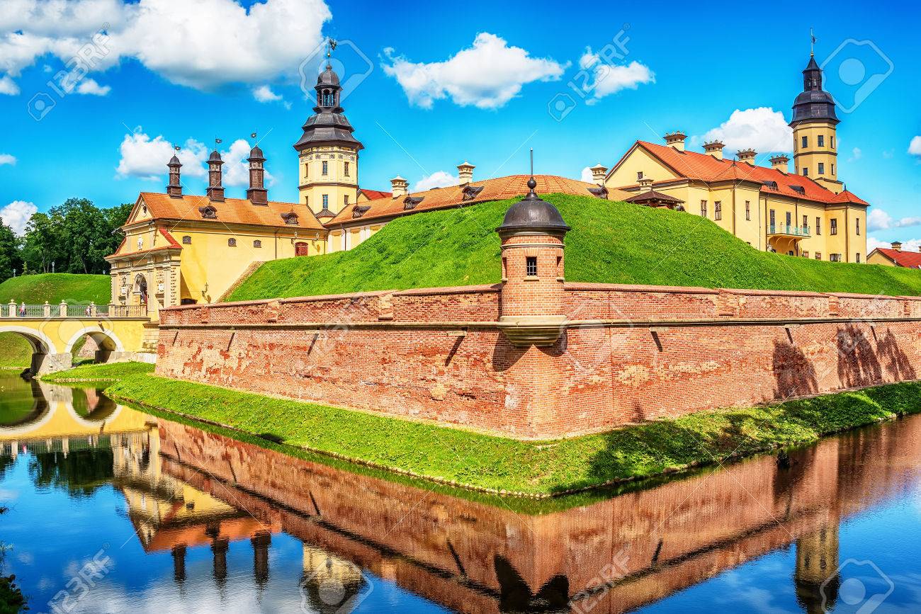 Weissrussland Beruhmte Niasvish Nesvizh Nesvyziaus Nieswiezu Wohnburg Im Sommer Lizenzfreie Fotos Bilder Und Stock Fotografie Image 83963670