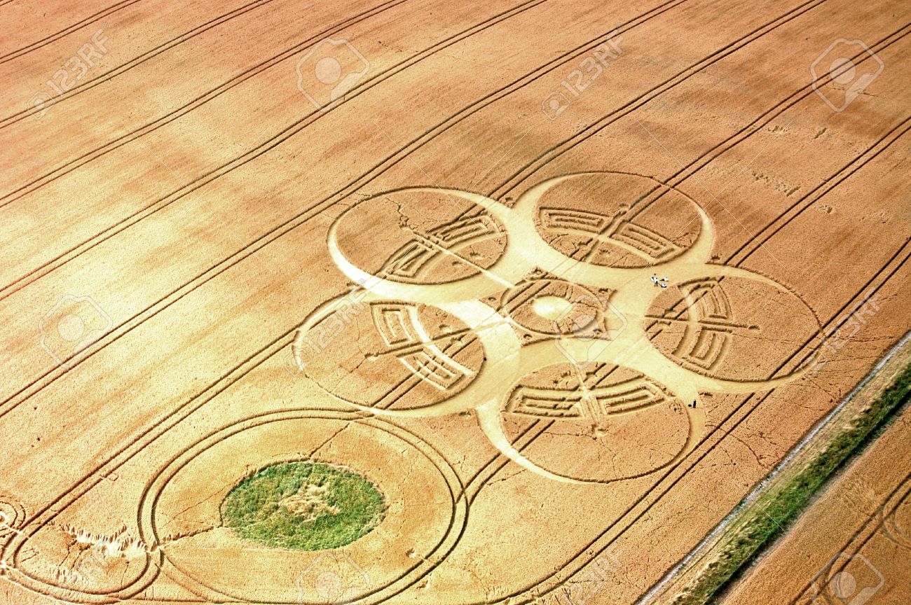 超軽量で イギリスのミステリー サークル の写真素材 画像素材 Image