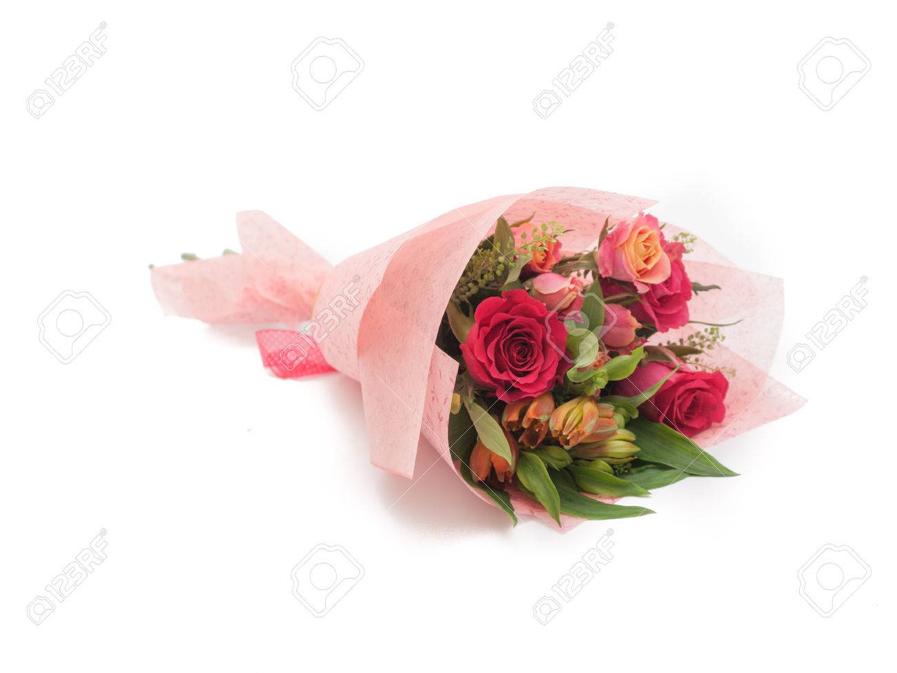 白い背景に甘いカラフルな小さな花束ピンク バラ の写真素材 画像素材 Image