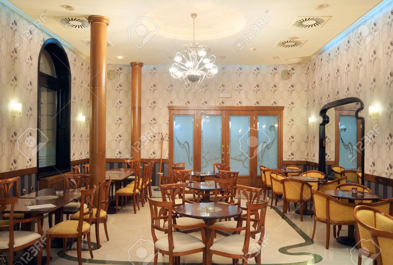 Interieur Eines Restaurants, Vintage-Stil, Holz-Möbel-Klassiker ... Interieur Eines Restaurants, Vintage-Stil, Holz-Möbel-Klassiker ...