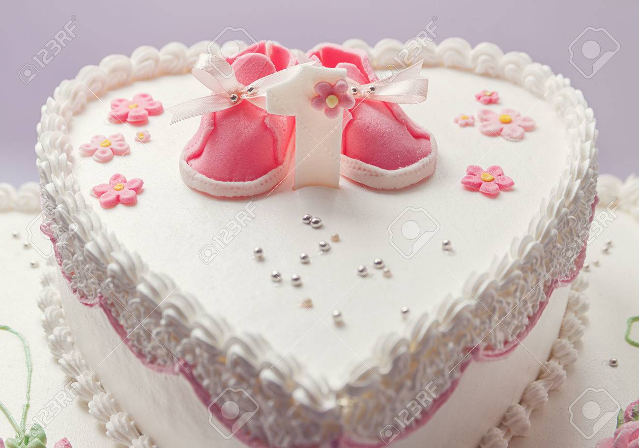 Details D Un Gateau D Anniversaire Pour Bebe Fille Numero Un Et Chaussures De Sucre Doux Sur Le Dessus Banque D Images Et Photos Libres De Droits Image