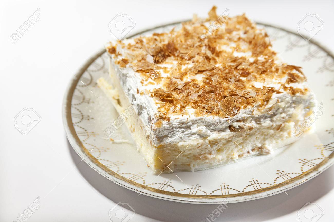 Le Dessert Traditionnel Serbe Tarte A La Creme Servi Sur Une Assiette Banque D Images Et Photos Libres De Droits Image