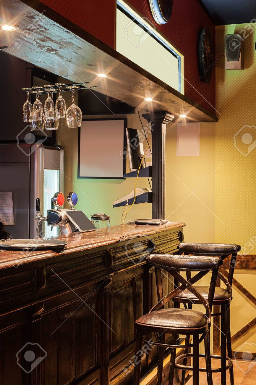 moderne architektonische beleuchtung haus innenraum eines modernen café im retrostil nachtszene beleuchtung möbel eines modernen im nachtszene moderne architektonische beleuchtung haus innenraum eines modernen café im retrostil nachtszene beleuchtung möbel eines modernen im nachtszene