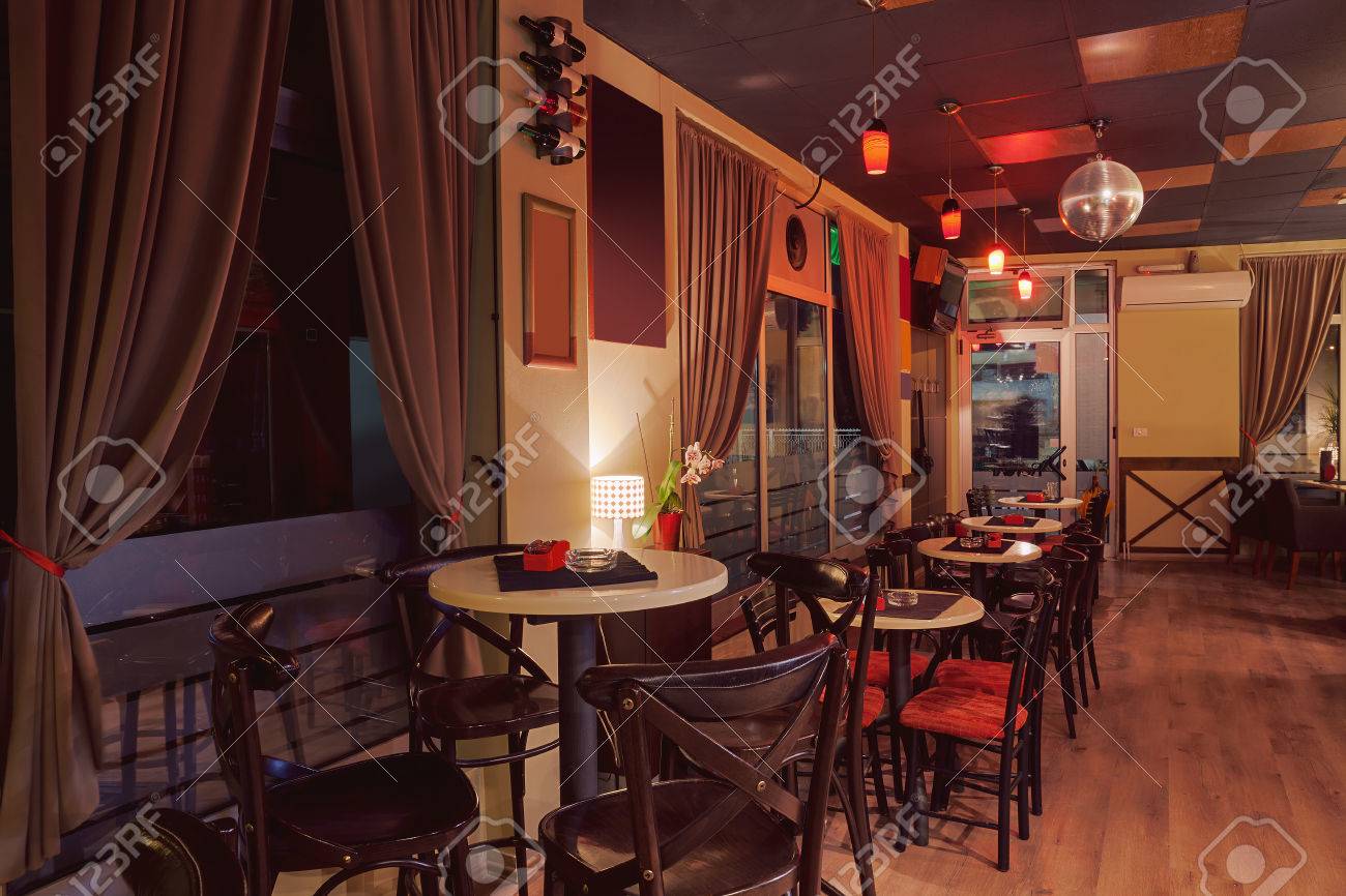 moderne architektonische beleuchtung szene innenraum eines modernen café im retrostil nachtszene beleuchtung möbel eines modernen im nachtszene moderne architektonische beleuchtung szene innenraum eines modernen café im retrostil nachtszene beleuchtung möbel eines modernen im nachtszene