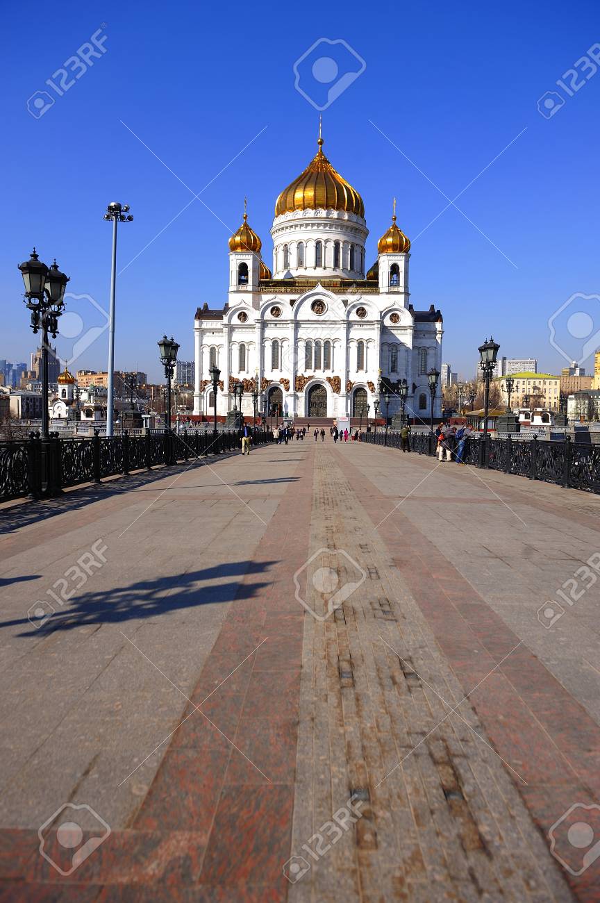 救世主ハリストス大聖堂とニースの提灯は モスクワ ロシア の写真素材 画像素材 Image