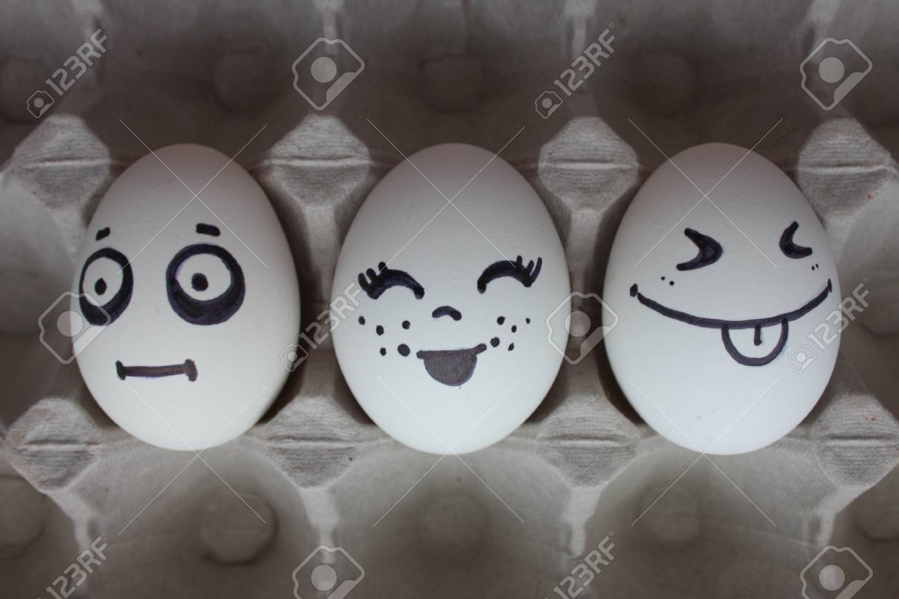 あなたのデザインの顔写真と卵 ボックスにします 面白いし かわいい 卵 3 個 ラヴ トライアングル の写真素材 画像素材 Image