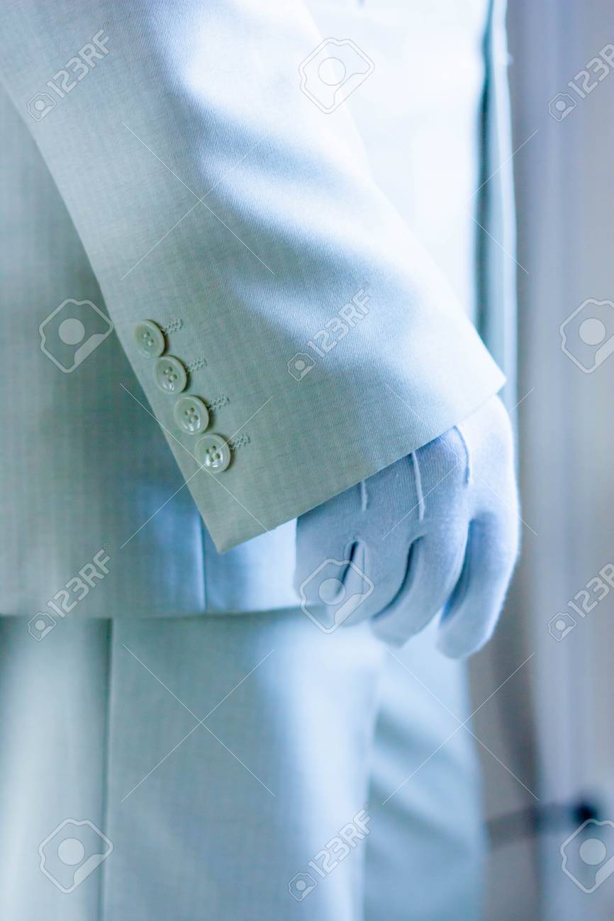 貴族 男の手 白い手袋とタキシード の写真素材 画像素材 Image