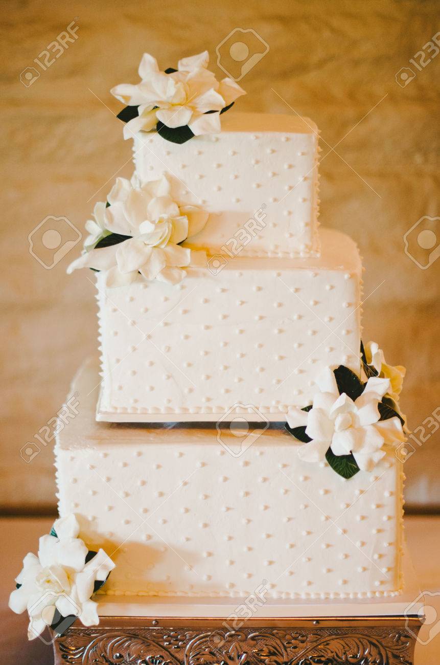 Gateau De Mariage Ivoire Place Fleur Layered Banque D Images Et Photos Libres De Droits Image