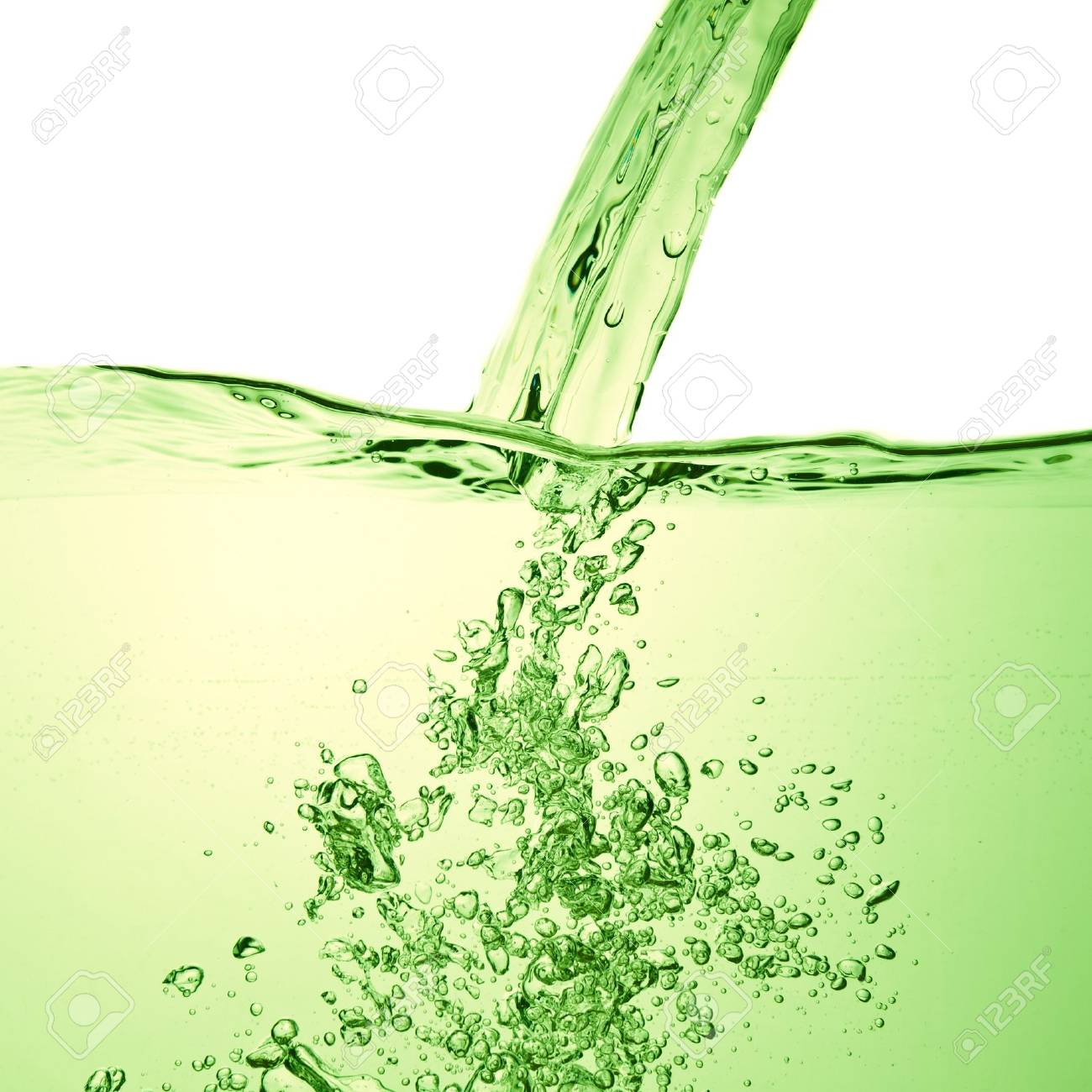 泡と緑の炭酸飲料 の写真素材 画像素材 Image