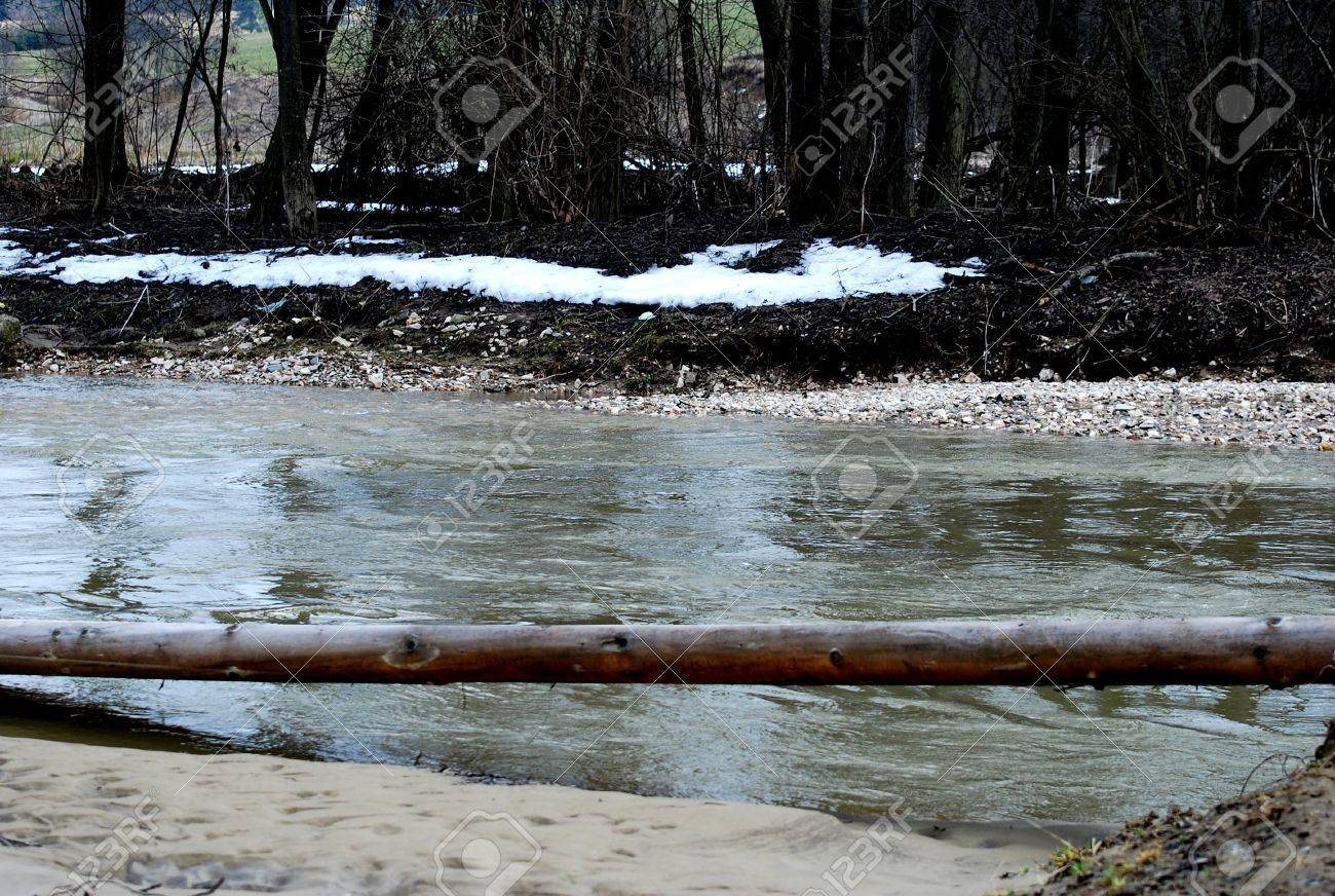 春の雪解け の写真素材 画像素材 Image