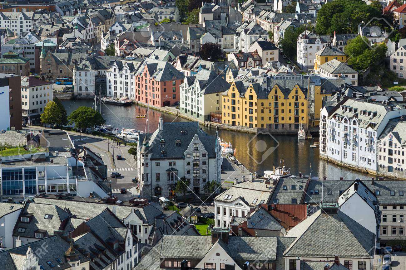 ノルウェーのオーレスンの町並み の写真素材 画像素材 Image