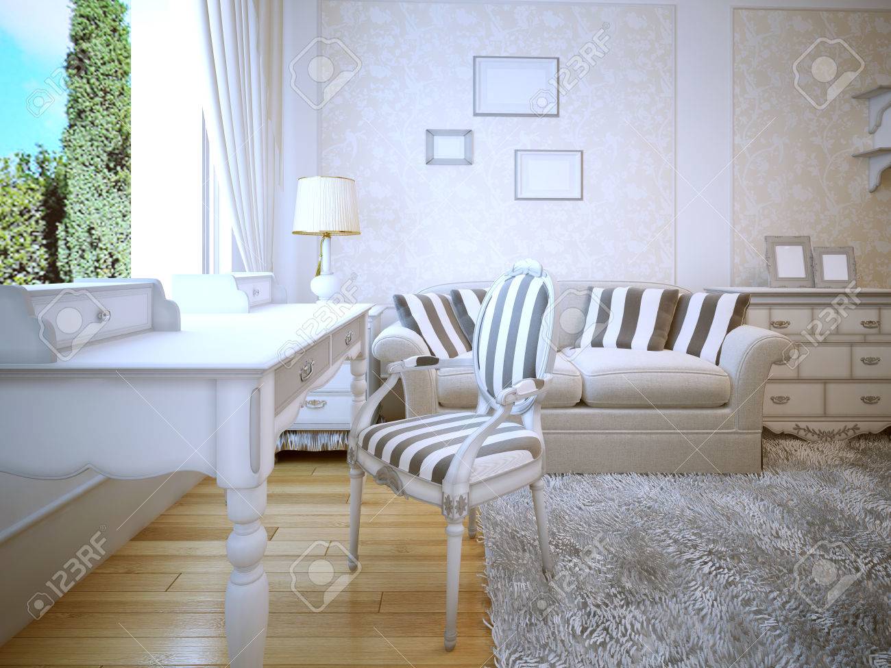 Idée de salon de provence. Une chambre confortable avec une belle murs blancs avec des inserts papier peint de moulage. Canapé avec des oreillers et Idée de salon de provence. Une chambre confortable avec une belle murs blancs avec des inserts papier peint de moulage. Canapé avec des oreillers et