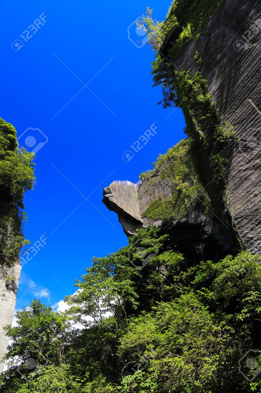 подглядывания Скалы Ада Подглядывания В Японии (9) Фотография, картинки, изображения и  сток-фотография без роялти. Image 63830077