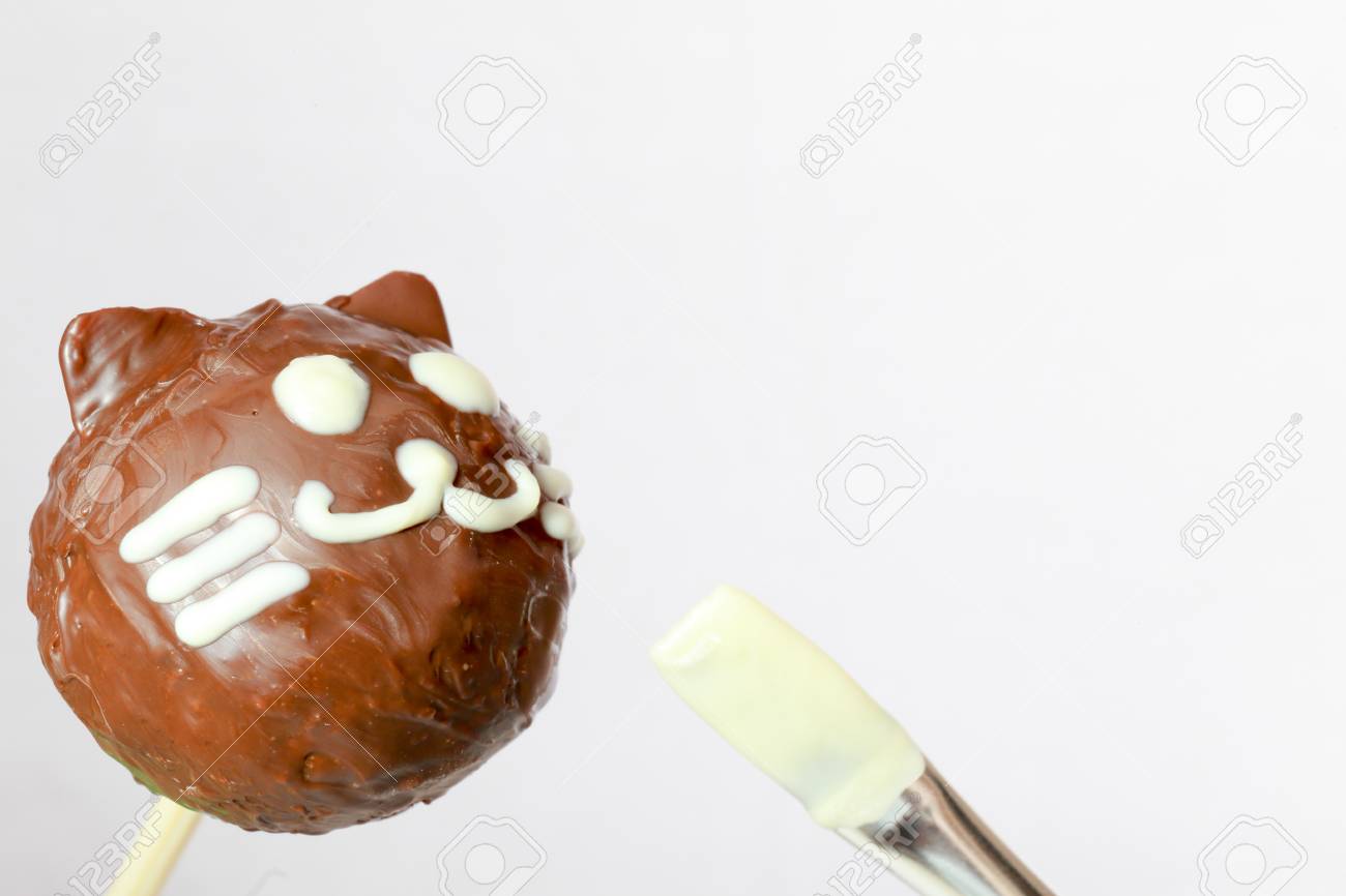 バレンタイン チョコレートの手作り猫 の写真素材 画像素材 Image