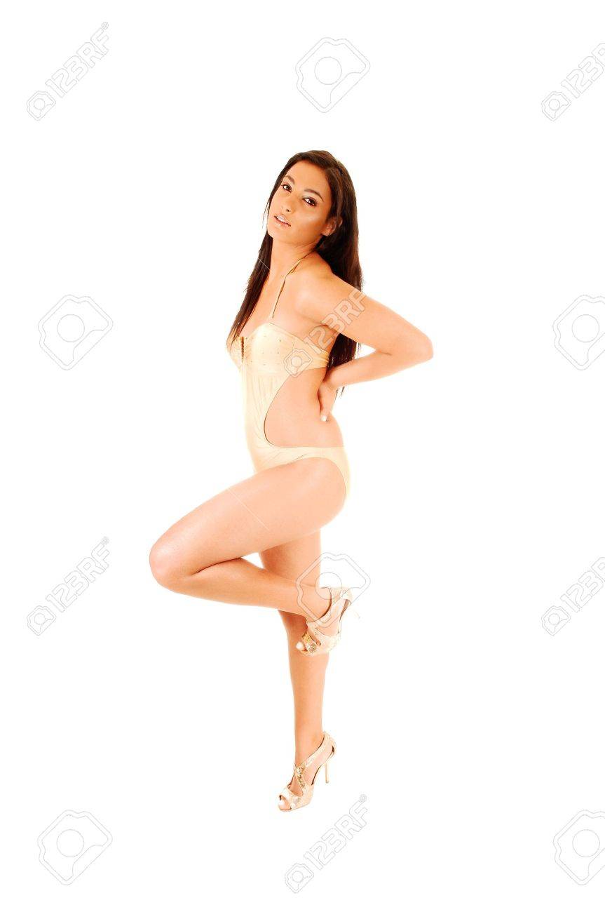 Pie El De Joven Laterales Altos Levantan Niña Bikini Fondo Para Que Color Una Pierna En Tacones Un Salas BlancoCon Hermosa Oro SGUpqMVz