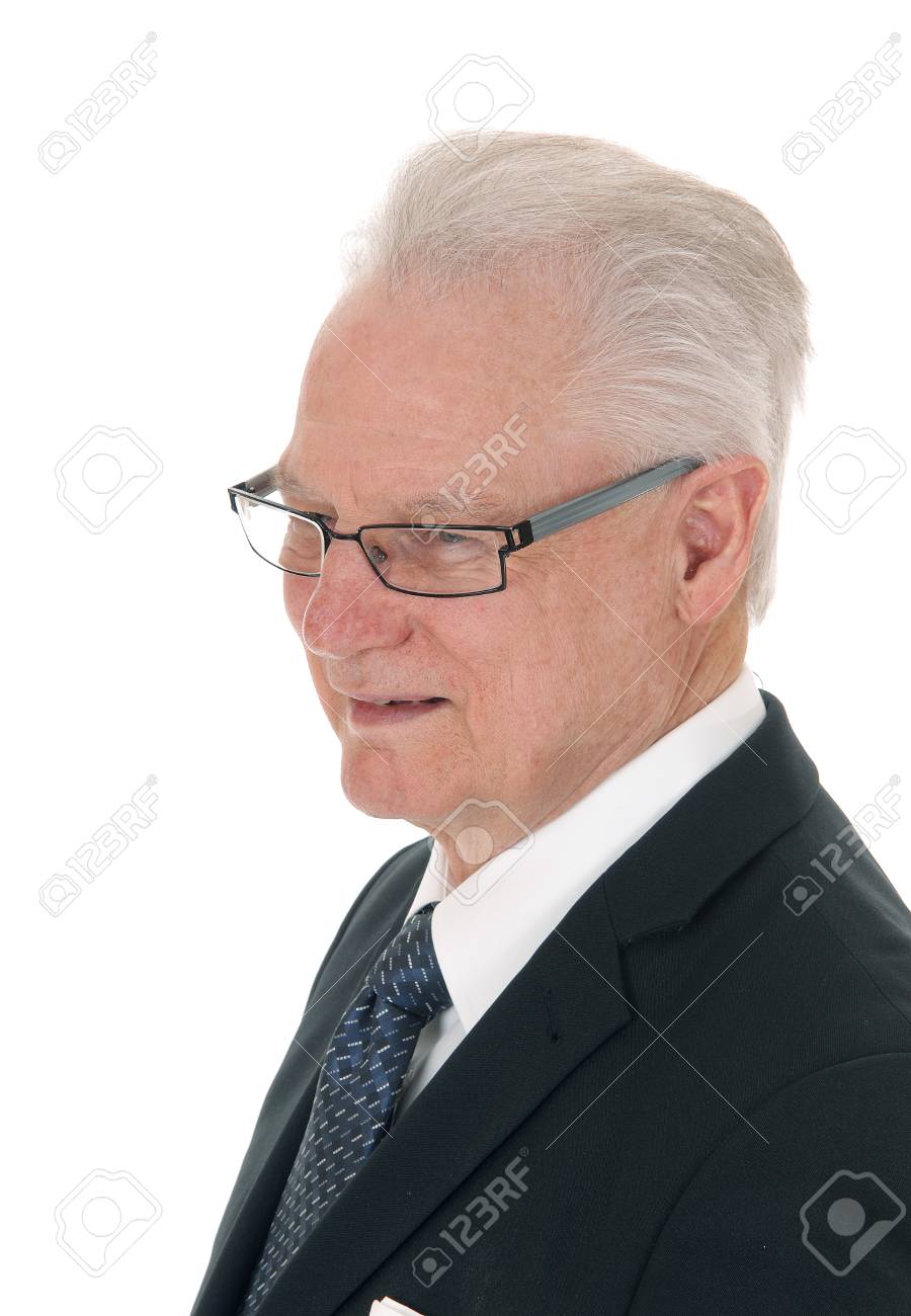 スーツで白髪の年配の男性とプロファイルでは メガネのクローズ アップ イメージ 白い背景の分離 の写真素材 画像素材 Image