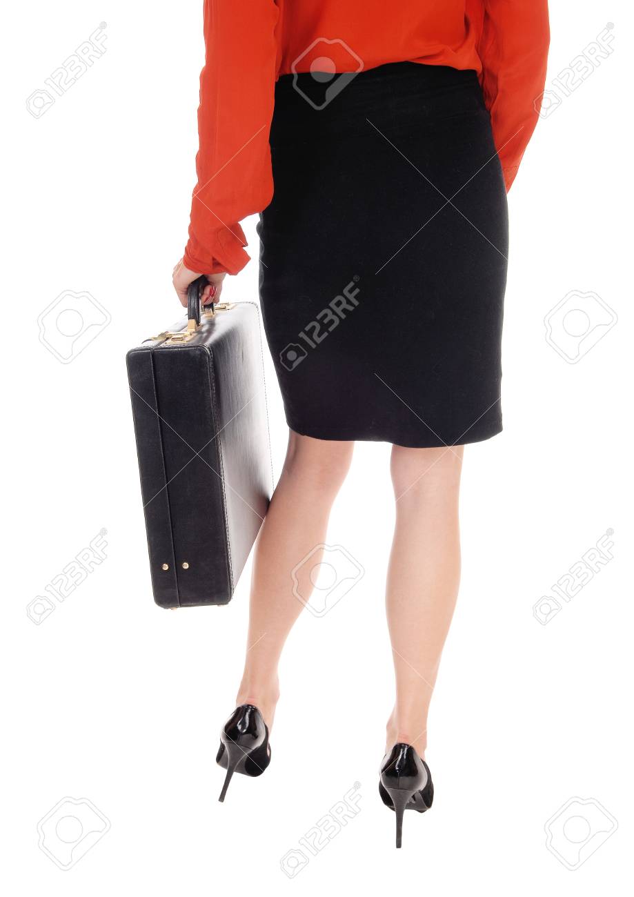 saia preta com blusa vermelha