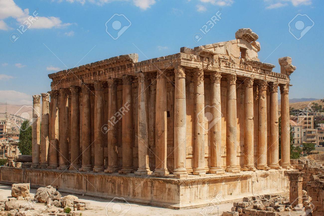 Templo De Baco En Las Antiguas Ruinas Romanas De Baalbek, Líbano ...