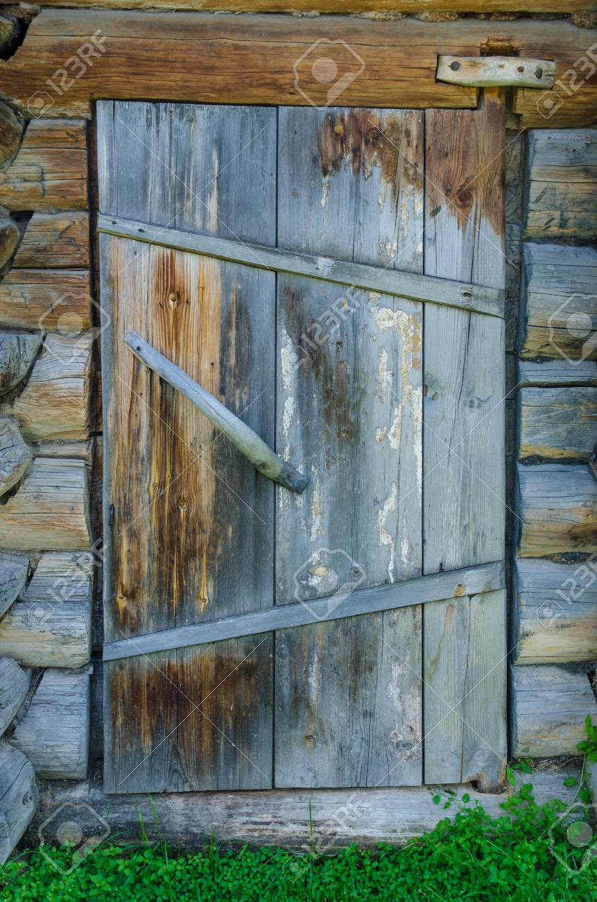 昔の家の木製のドア の写真素材 画像素材 Image
