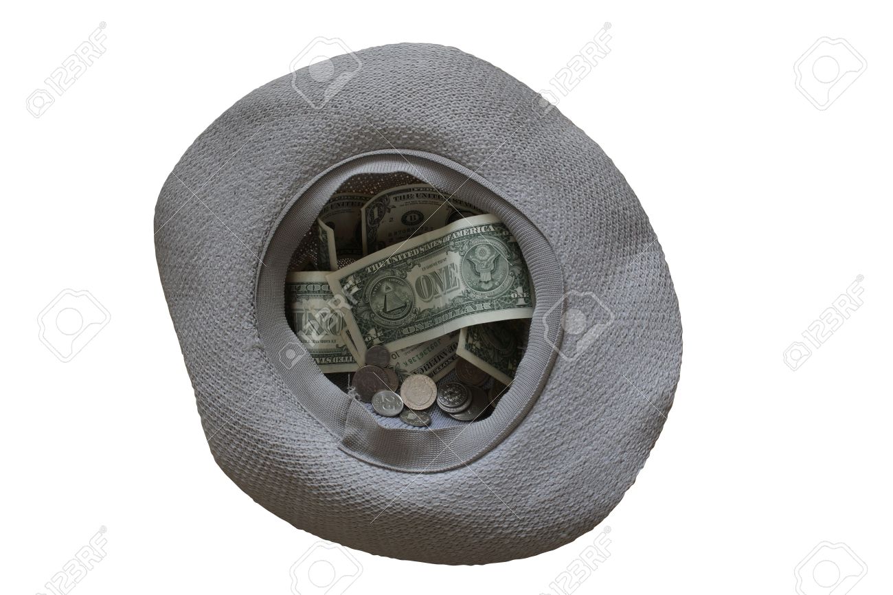 白い背景の上に横たわるのお金で乞食の帽子の写真素材・画像素材 Image 3223798
