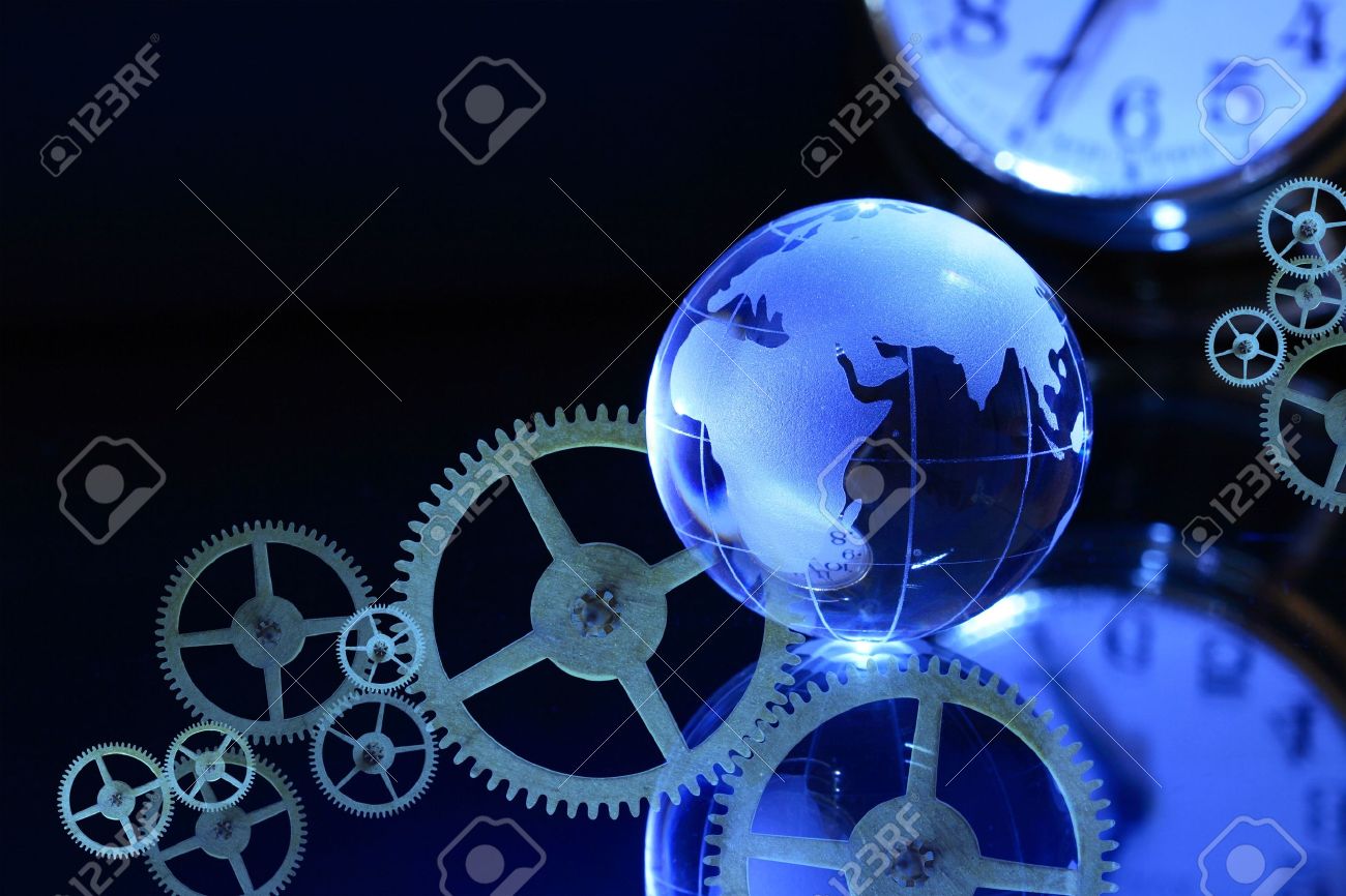 時計のダイヤルと歯車の暗い背景にガラス グローブ の写真素材 画像素材 Image