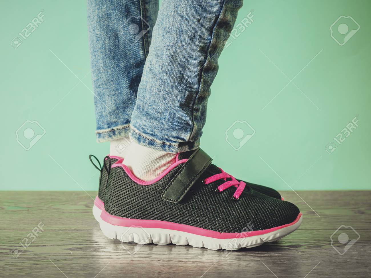 girls red sneakers