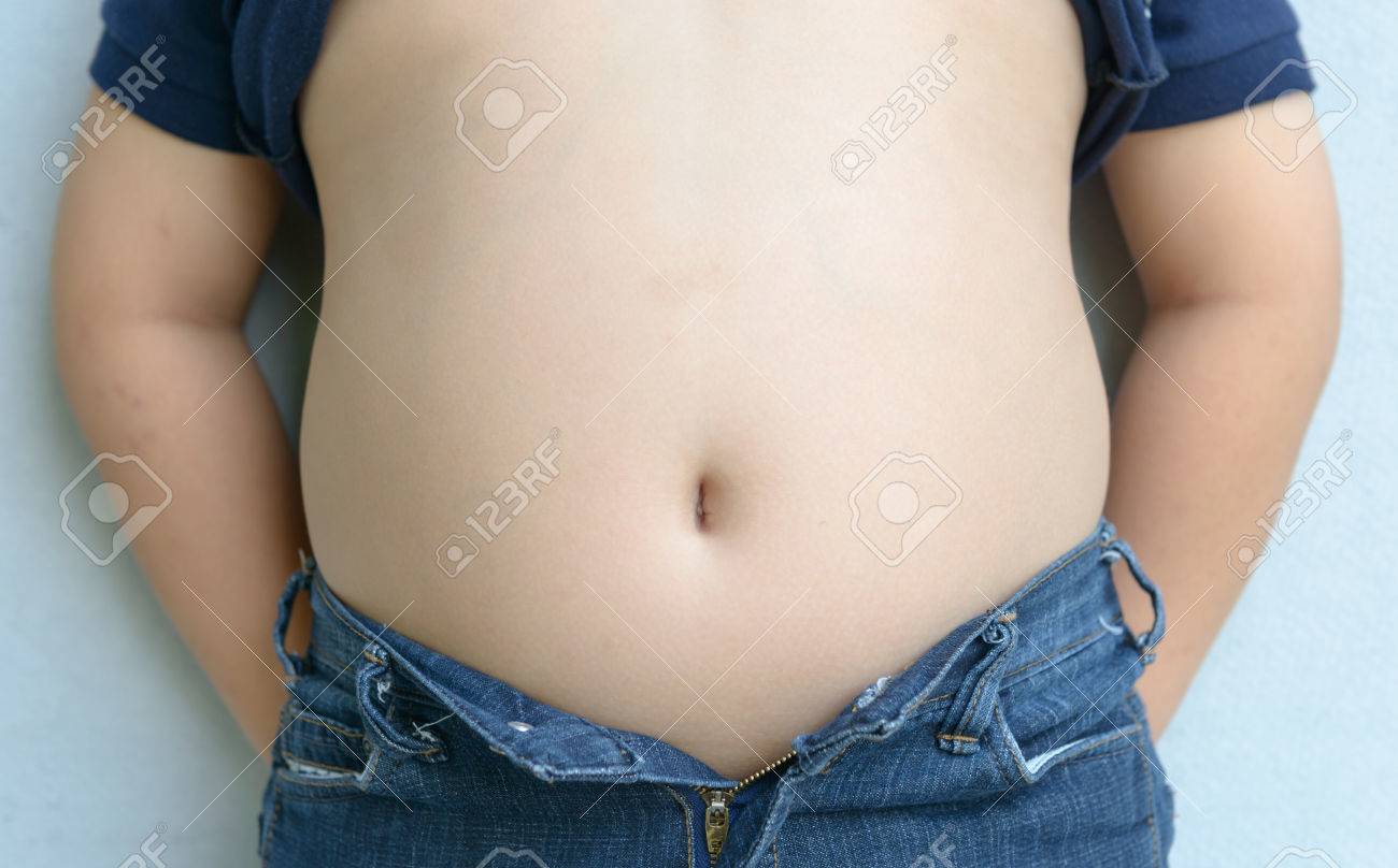 太りすぎの子供の胃のサイズ の写真素材 画像素材 Image
