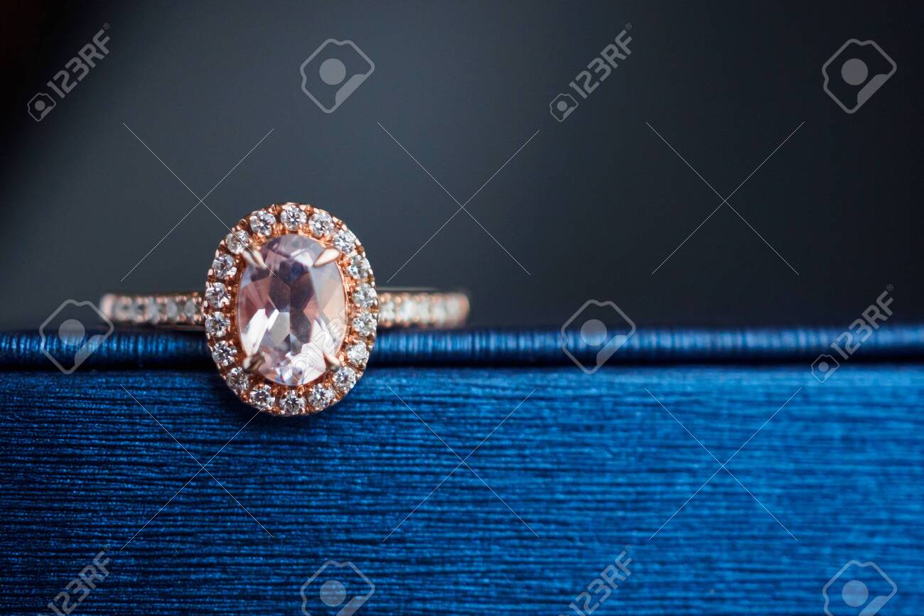 wedding gold diamond ring on jewelry box - 133424084 wedding gold diamond ring on jewelry box - 133424084