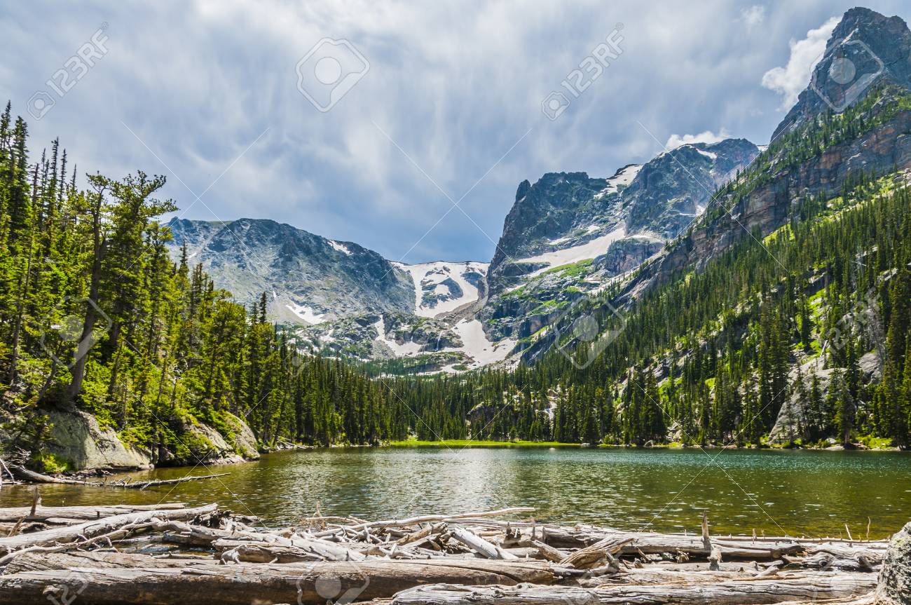 劇的な素敵な Notchtop 山 コロラド州の景色の美しい湖オデッサ上空 の写真素材 画像素材 Image