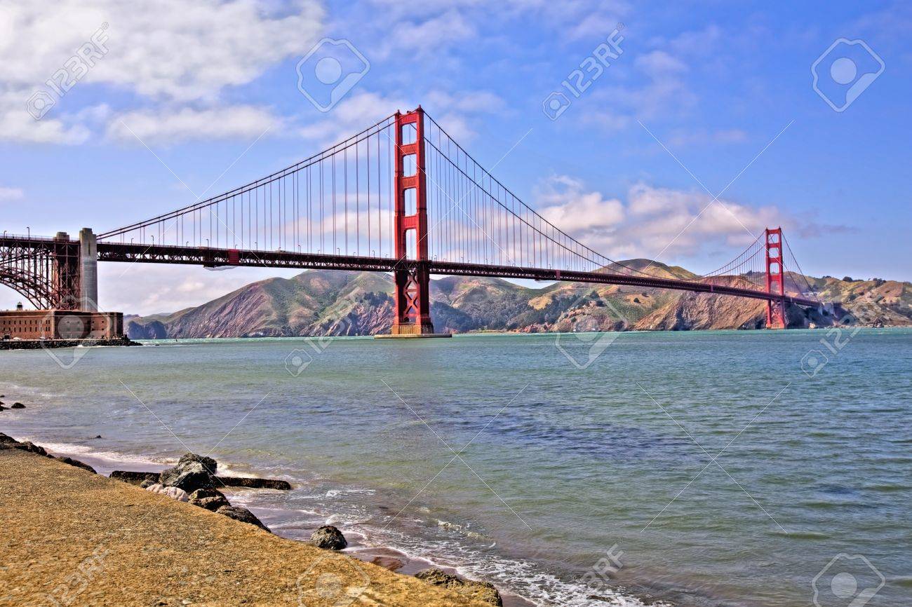 晴れた日にゴールデン ゲート ブリッジは マリン郡にサンフランシスコを接続します の写真素材 画像素材 Image