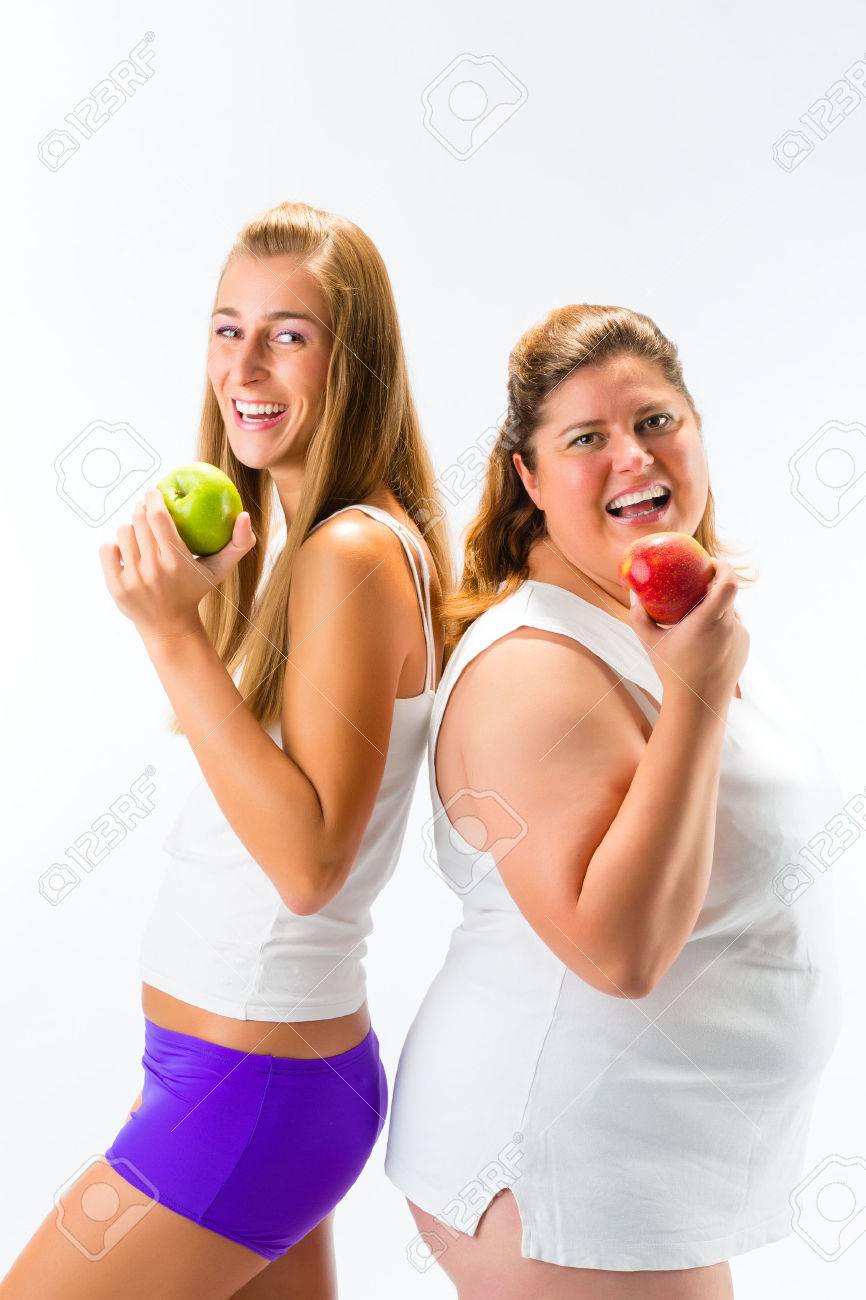 SEINS FILLES ADOLESCENTES CHAUDES BIENVENUES Gros seins et les mamelons longs