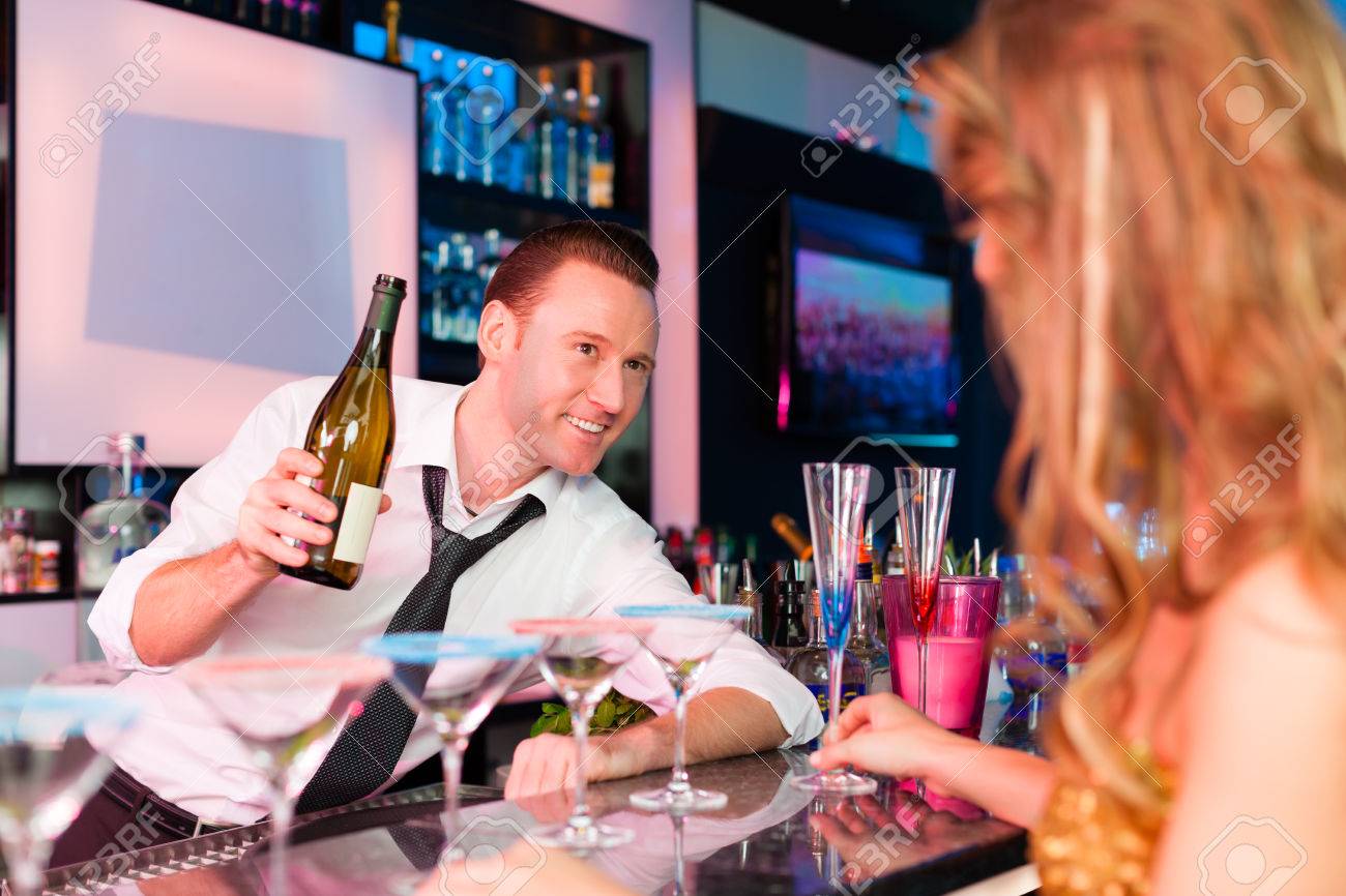 Barkeeper im club flirten [PUNIQRANDLINE-(au-dating-names.txt) 58