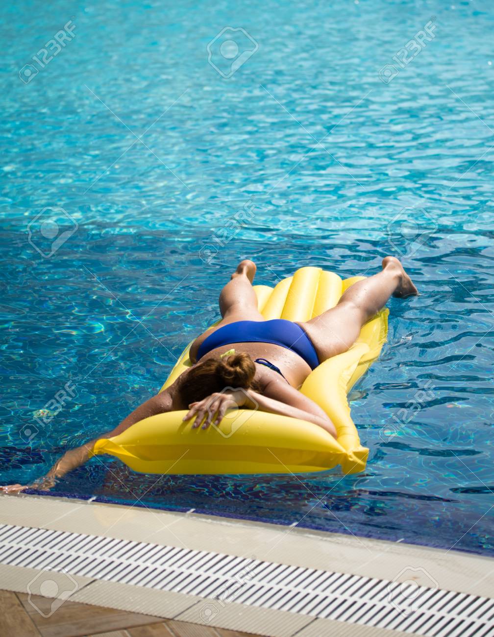 inflatable beach mattress