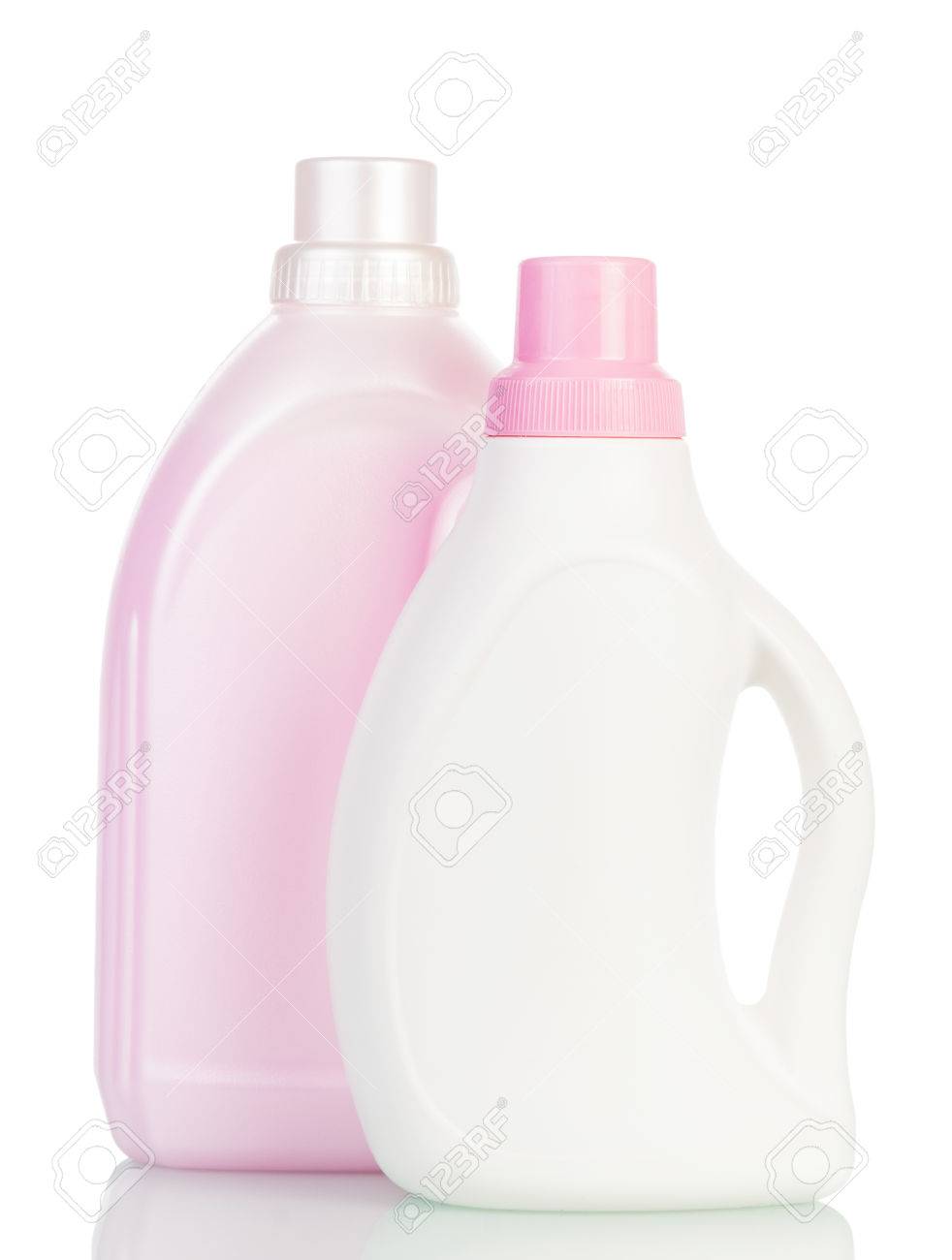 Bouteille En Plastique Avec Leau De Javel Et De Poudre Isolé Sur Fond Blanc