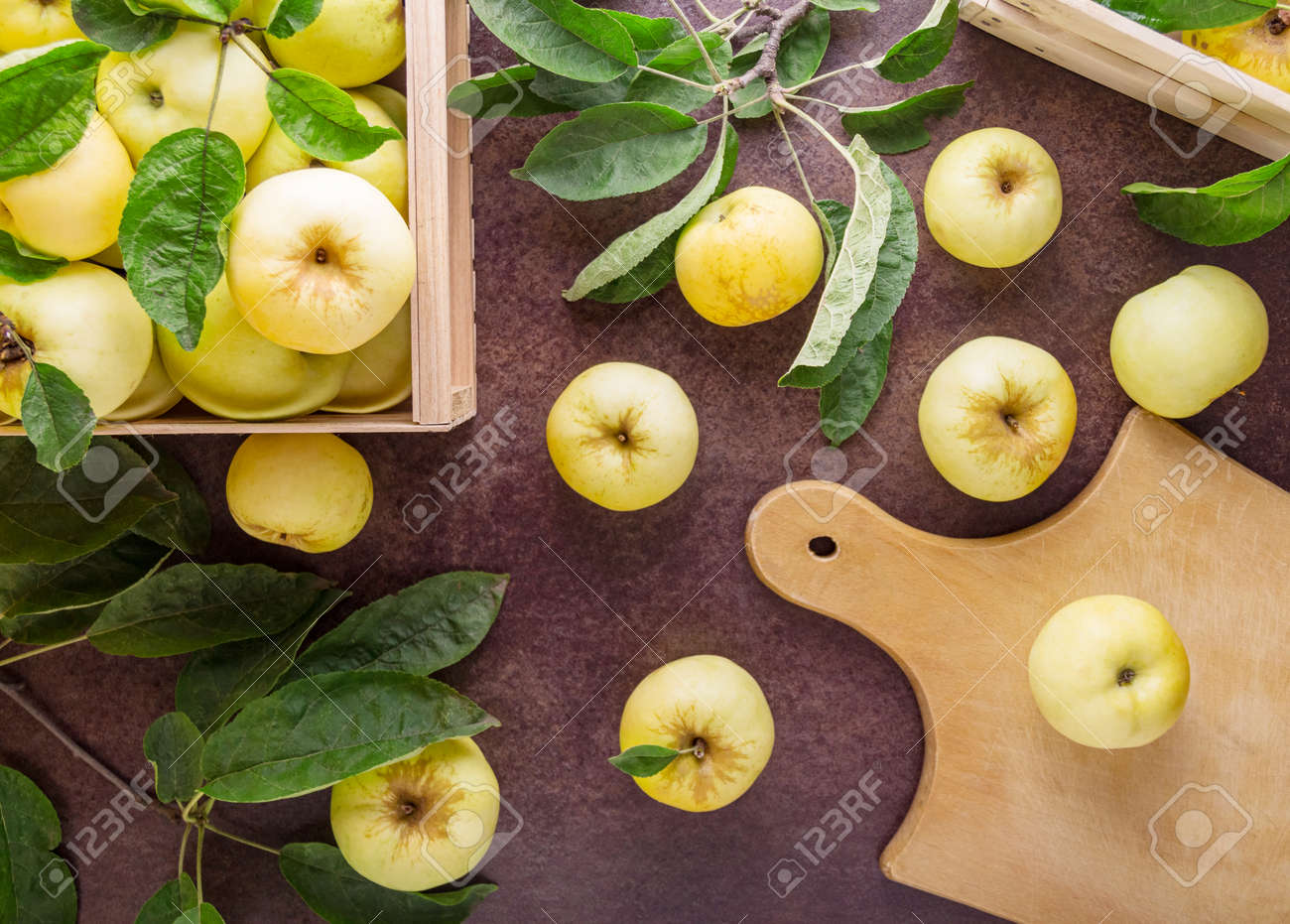 Top view. Fruit harvest. Fresh juicy apples with leaves in a wooden box on a dark background - 167288810 Top view. Fruit harvest. Fresh juicy apples with leaves in a wooden box on a dark background - 167288810