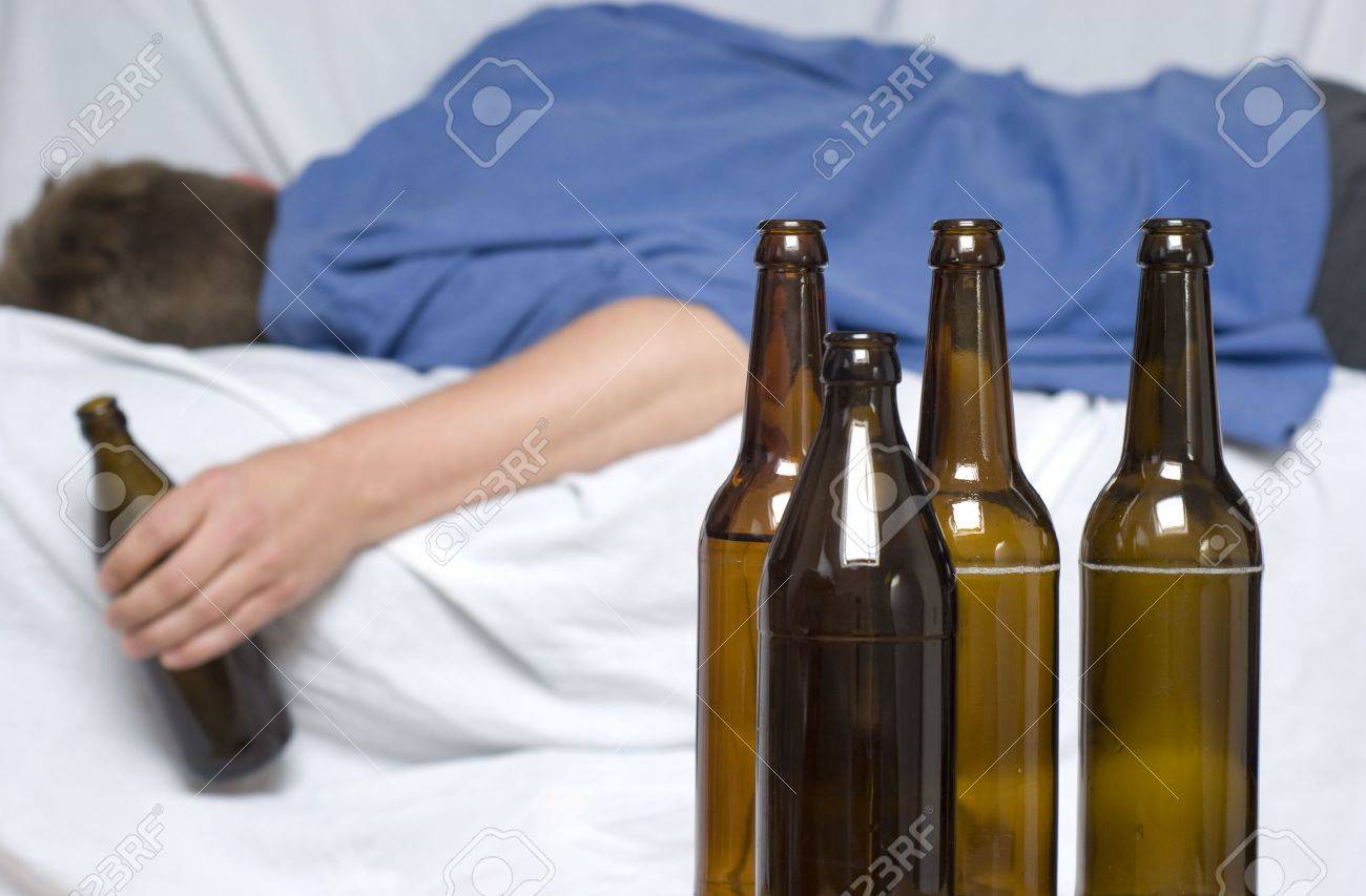 Jemand, der Alkohol missbrauchtDating-Website indonesian