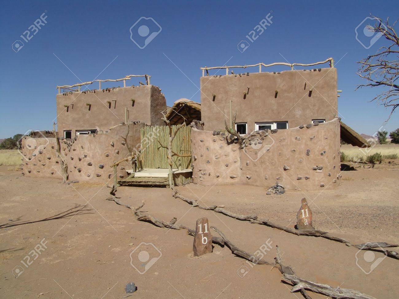 乾燥地の家 砂漠生活 建築におけるアフリカ スタイル の写真素材 画像素材 Image