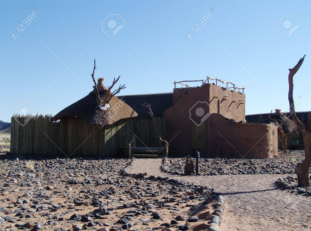 乾燥地の家 砂漠生活 建築におけるアフリカ スタイル の写真素材 画像素材 Image