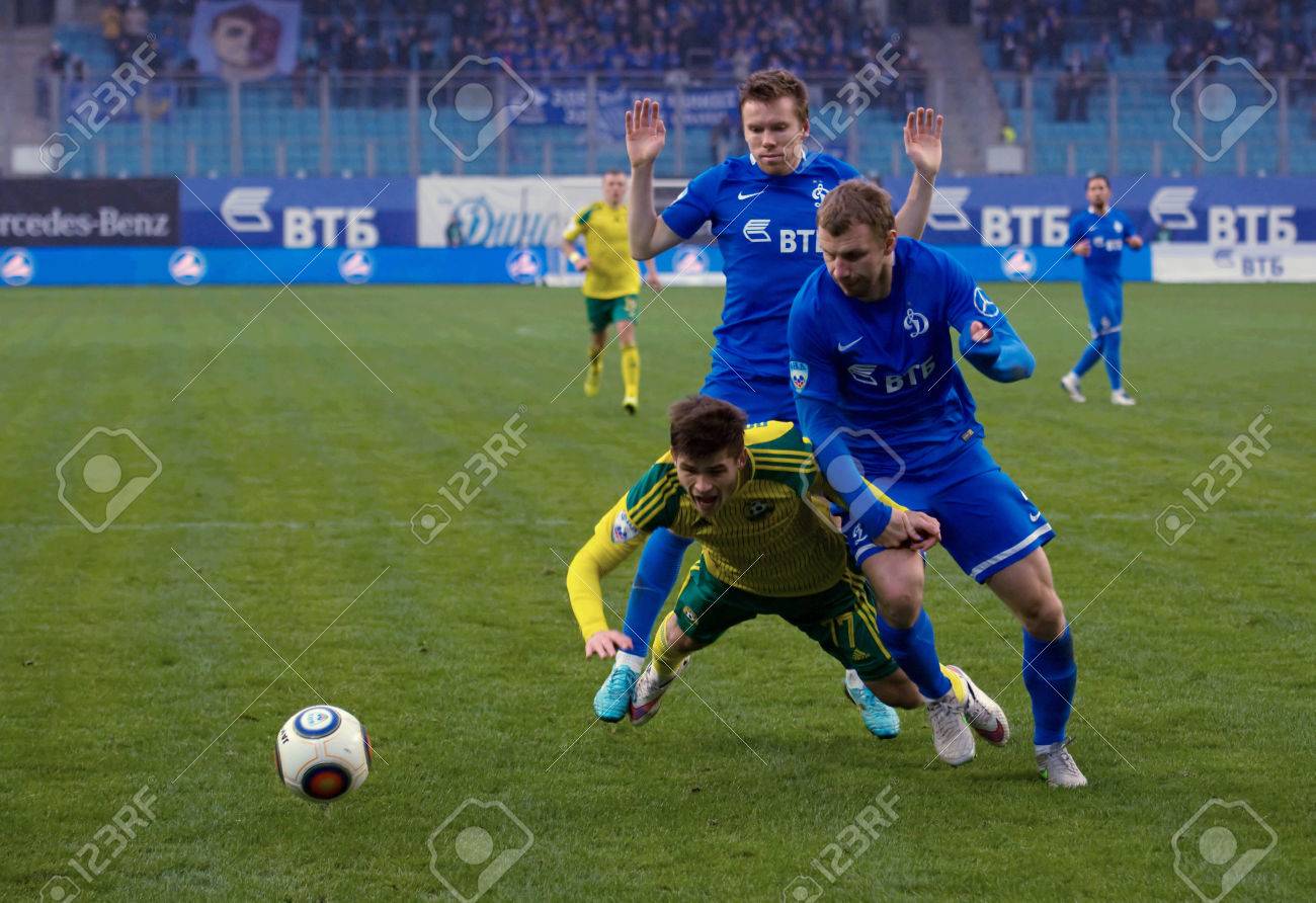 モスクワ ロシア 16 年 10 月 8 日 V Lobkarev 77 に倒れてサッカー ロシア杯ゲーム Fc ディナモ モスクワ対 Fc クバン クラスノダル 1 0 16 年 10 月 8 日 の写真素材 画像素材 Image
