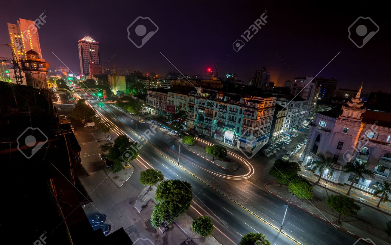 ミャンマー ビルマ の首都であったヤンゴン街並みの夜景 の写真素材 画像素材 Image ミャンマー ビルマ の首都であったヤンゴン街並みの夜景 の写真素材 画像素材 Image
